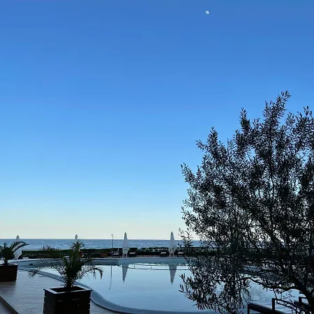 Heaven 酒店 阳光海滩